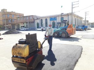 اجرای عملیات لکه‌گیری و ترمیم آسفالت خیابان 20متری شهید غلامی