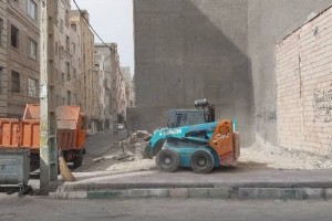 عملیات جمع‌آوری نخاله‌های ساختمانی در خیابان نسیم (15 متری اول)