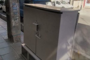 اقدام شهرداری صالحیه برای زیباسازی مبلمان ها و تجهیزات شهری؛ رنگ‌آمیزی و پاکسازی باکس‌های مخابراتی و برق خیابان شهدا