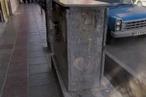 اقدام شهرداری صالحیه برای زیباسازی مبلمان ها و تجهیزات شهری؛ رنگ‌آمیزی و پاکسازی باکس‌های مخابراتی و برق خیابان شهدا