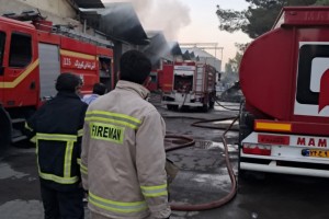 اعزام نیروهای آتش‌نشانی صالحیه به کهریزک برای مهار آتش‌سوزی در انبار کارتن و پارچه