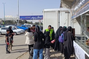  استقبال و پذیرایی شهرداری صالحیه از زائران و عزاداران امام خمینی(ره) در مرقد مطهر آن حضرت 