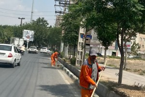 پاکسازی زمین‌های بایر ورودی شهر صالحیه از نازیبایی‌ها و نخاله‌های موجود
