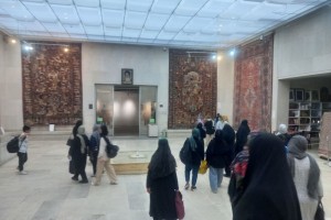 بازدید فرهنگی بانوان شهر صالحیه از موزه فرش ایران به مناسبت روز ملی فرش و صنایع دستی