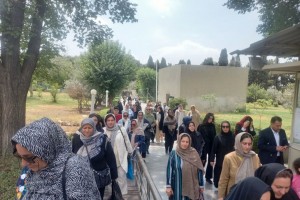 بازدید فرهنگی بانوان شهر صالحیه از موزه فرش ایران به مناسبت روز ملی فرش و صنایع دستی