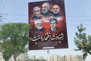 بیلبوردهای شهر صالحیه مزین به تمثال شهدای ایران و نماد اقتدار عملیات «وعده صادق 3»
