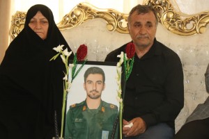 دیدار مسئولین شهر صالحیه و شهرستان بهارستان با خانواده شهید مهدی خدائی؛ هماهنگی برای برگزاری مراسم باشکوه تشییع پیکر مطهر آن شهید والامقام