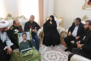 دیدار مسئولین شهر صالحیه و شهرستان بهارستان با خانواده شهید مهدی خدائی؛ هماهنگی برای برگزاری مراسم باشکوه تشییع پیکر مطهر آن شهید والامقام