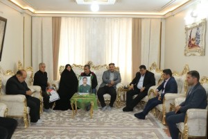دیدار مسئولین شهر صالحیه و شهرستان بهارستان با خانواده شهید مهدی خدائی؛ هماهنگی برای برگزاری مراسم باشکوه تشییع پیکر مطهر آن شهید والامقام