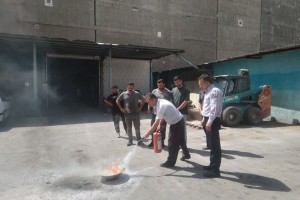 برگزاری کارگاه آموزش ایمنی و نحوه استفاده از خاموش‌کننده‌های دستی برای کارکنان واحد خدمات موتوری شهرداری صالحیه