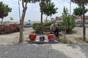  اجرای طرح رنگ‌آمیزی و شاداب‌سازی مبلمان پارکی بوستان نهج‌البلاغه