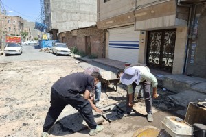 آغاز عملیات زیرسازی جهت لکه‌گیری آسفالت کوچه نگارستان یازدهم