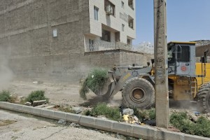 نخاله‌برداری و پاکسازی اراضی بایر کوچه عرفان یکم