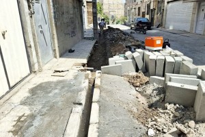 اجرای عملیات تخریب و نوسازی جداول انهار کوچه گلستان هشتم