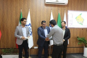 تجلیل از کارمندان نمونه شهرداری صالحیه در آیین گرامیداشت روز کارمند  