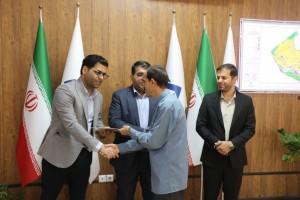 تجلیل از کارمندان نمونه شهرداری صالحیه در آیین گرامیداشت روز کارمند  