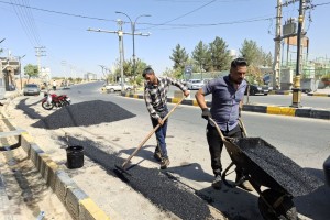 اجرای عملیات لکه‌گیری نوار حفاری در جاده امامزاده باقر(ع)  