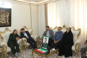 دیدار صمیمی مدیران شهر صالحیه و مسئولین شهرستان بهارستان با خانواده شهید مهدی خدائی 