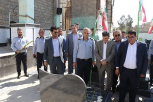 آیین گل‌افشانی مزار شهدای شهر صالحیه در آستان امامزاده باقر(ع) به مناسبت روز ملی آتش‌نشانی و ایمنی