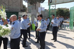 آیین گل‌افشانی مزار شهدای شهر صالحیه در آستان امامزاده باقر(ع) به مناسبت روز ملی آتش‌نشانی و ایمنی
