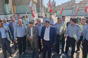 آیین گل‌افشانی مزار شهدای شهر صالحیه در آستان امامزاده باقر(ع) به مناسبت روز ملی آتش‌نشانی و ایمنی