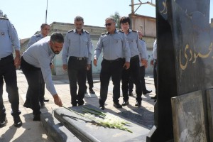 آیین گل‌افشانی مزار شهدای شهر صالحیه در آستان امامزاده باقر(ع) به مناسبت روز ملی آتش‌نشانی و ایمنی