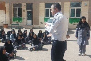  آموزش ایمنی و کار با خاموش‌کننده‌های دستی در مدارس توسط آتش‌نشانی شهرداری صالحیه