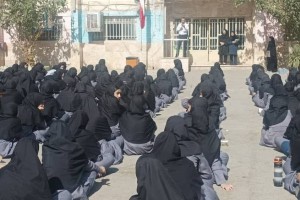  آموزش ایمنی و کار با خاموش‌کننده‌های دستی در مدارس توسط آتش‌نشانی شهرداری صالحیه