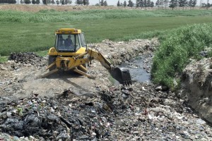 اجرای عملیات لایروبی و لجن‌برداری کانال سیاب محله میلان