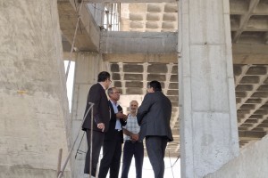 بازدید میدانی شهردار و شورای اسلامی صالحیه از پروژه‌های سالن اجلاس و مجتمع تجاری-ورزشی