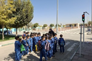 آموزش فرهنگ ترافیک به دانش‌آموزان پایه اول دبستان سبحان شهر گلستان در پارک آموزش ترافیک  