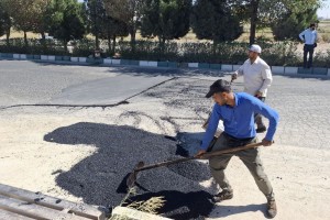 اجرای سرعت‌گیر و لکه‌گیری آسفالت در انتهای خیابان ولیعصر(عج)  