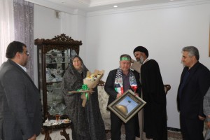 دیدار شهردار و رئیس شورای اسلامی شهر صالحیه به همراه جمعی از مسئولان شهرستان بهارستان با دو تن از جانبازان سرافراز دفاع مقدس