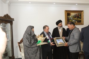 دیدار شهردار و رئیس شورای اسلامی شهر صالحیه به همراه جمعی از مسئولان شهرستان بهارستان با دو تن از جانبازان سرافراز دفاع مقدس