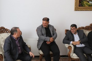 دیدار شهردار و رئیس شورای اسلامی شهر صالحیه به همراه جمعی از مسئولان شهرستان بهارستان با دو تن از جانبازان سرافراز دفاع مقدس