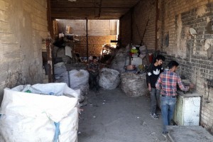 پلمپ سه واحد مزاحم شهری در صالحیه بر اساس رای کمیسیون بند 20 ماده 55 قانون شهرداری‌ها  