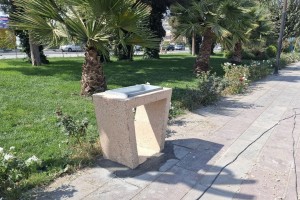 نصب نیمکت، باکس زباله و اجاق‌ پارکی در میدان شهید بهشتی 