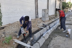 اجرای عملیات تخریب و نوسازی جداول خیابان ده‌متری بوستان