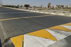 رنگ‌آمیزی سرعت‌گیرها و نصب علائم هشدار دهنده در معابر اصلی صالحیه