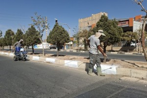 اجرای عملیات رنگ آمیزی جداول بلوار هاشمی رفسنجانی 