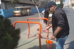 رنگ‌آمیزی نرده‌های ایمنی بلوار سی‌متری ولیعصر(عج)