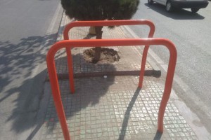 رنگ‌آمیزی نرده‌های ایمنی بلوار سی‌متری ولیعصر(عج)