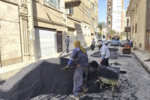  عملیات لکه‌گیری آسفالت کوچه بهارستان هشتم انجام شد