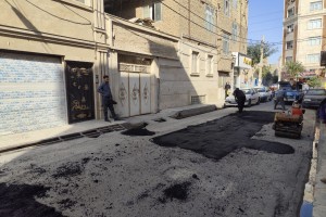  عملیات لکه‌گیری آسفالت کوچه بهارستان هشتم انجام شد