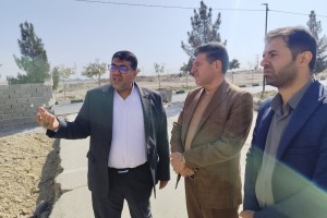 بازدید شهردار و اعضای شورای اسلامی شهر صالحیه از زمینی با کاربری ورزشی در خیابان 9 دی 