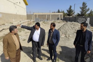 بازدید شهردار و اعضای شورای اسلامی شهر صالحیه از زمینی با کاربری ورزشی در خیابان 9 دی 