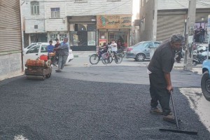 اجرای عملیات لکه‌گیری و ترمیم آسفالت کوچه بوستان هشتم  