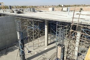 بازدید فرماندار بهارستان در همراهی شهردار صالحیه از پروژه مخزن ذخیره آب 10 هزار مترمکعبی  