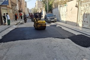 ترمیم نقاط فرسوده و لکه‌گیری آسفالت در کوچه بوستان هشتم آغاز شد  