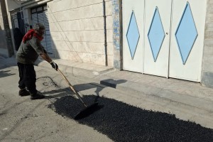 ترمیم نقاط فرسوده و لکه‌گیری آسفالت در کوچه بوستان هشتم آغاز شد  